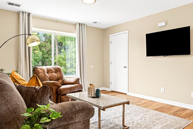Foto del edificio - 18423 Sharon Ln
