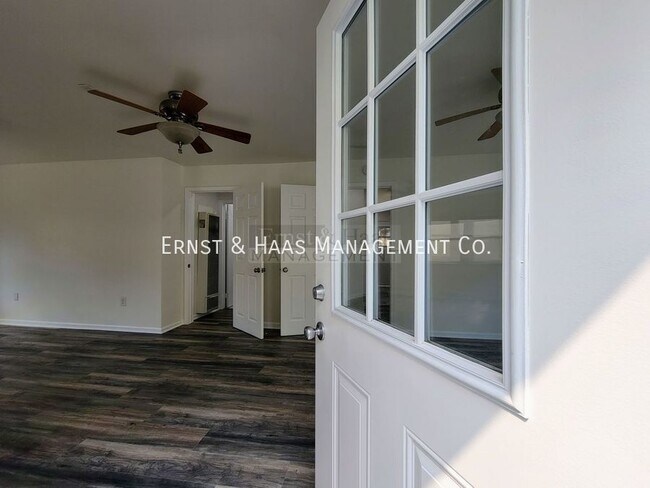 Building Photo - Charming 2 Bedroom Duplex Home with Recent...
