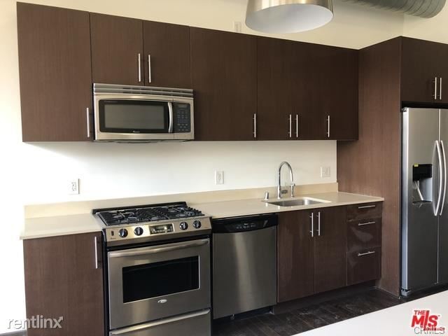 Building Photo - 1 br, 1 bath Condo - 1645 Vine St Apt 708