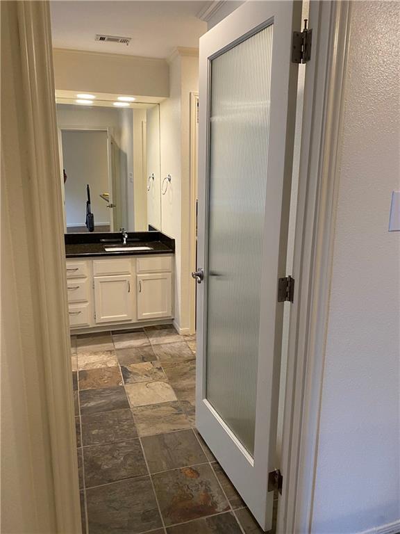 Foto del edificio - 8888 Tallwood Dr