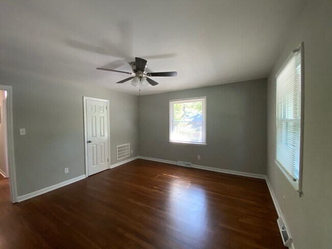 Building Photo - Totally remodeled