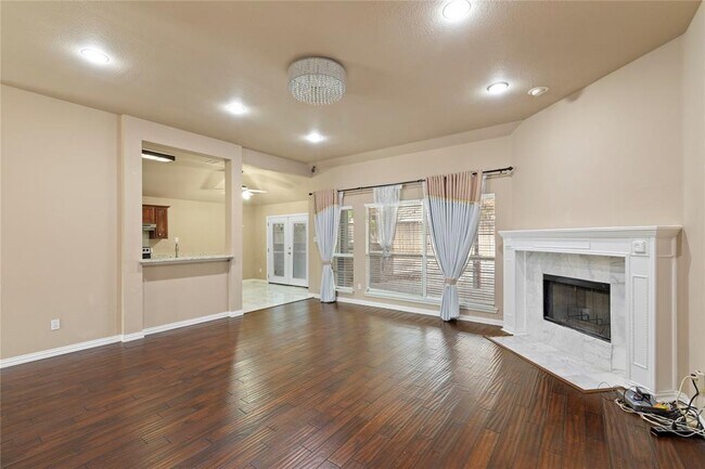 Foto del edificio - 3121 Creekridge Ct