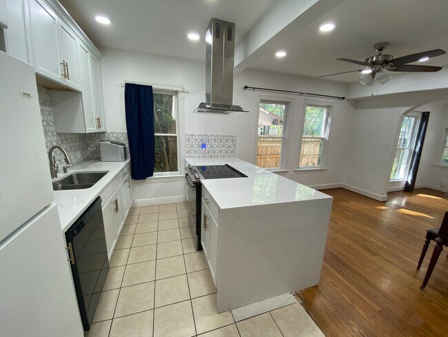 Foto del edificio - 803 E 32nd St