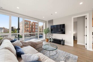 Building Photo - 2344 W Polk St