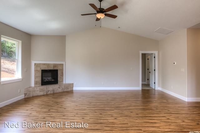 Building Photo - 3 br, 2 bath House - 230 Summit View Ave SE