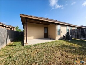 Building Photo - 530 Creekside Frst