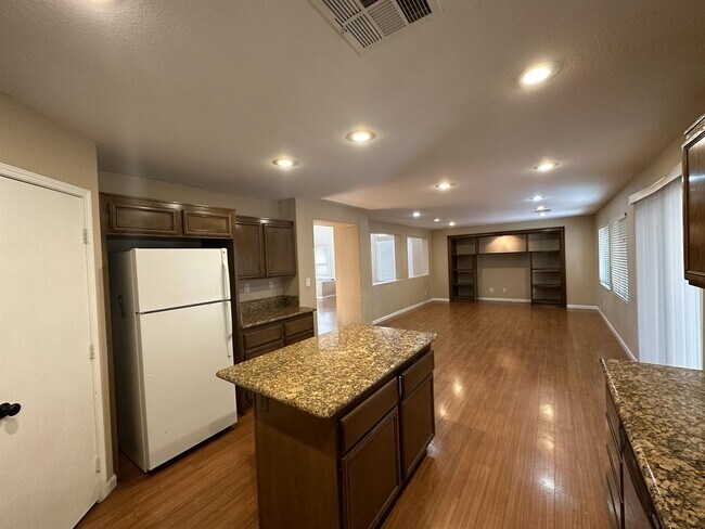 Foto del edificio - 5537 Spruce Hill Ct