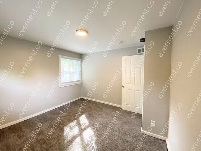 Building Photo - 33116 Armada Ct