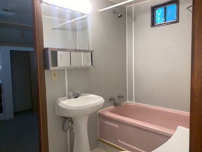 Building Photo - Move in ready 1 Bed 1 Bath