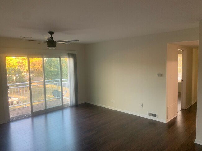 Building Photo - 1808 S Plum Grove Rd