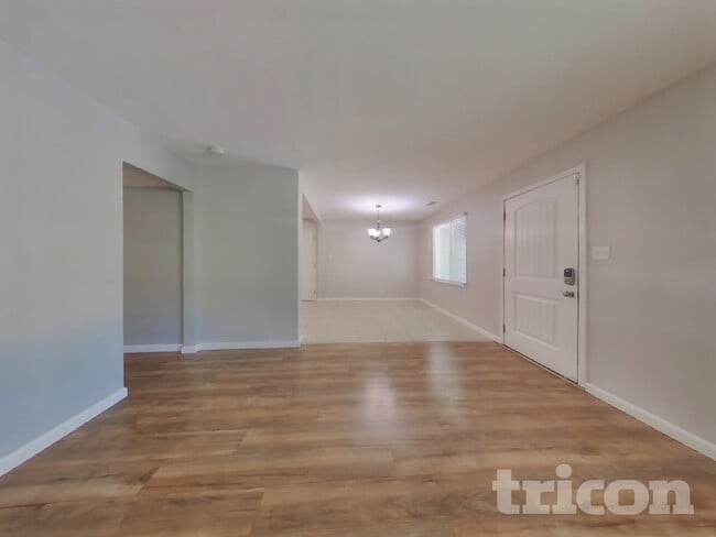 Building Photo - 5041 Whittier Dr
