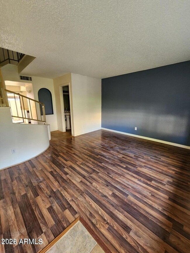 Foto del edificio - 3719 E Inverness Ave