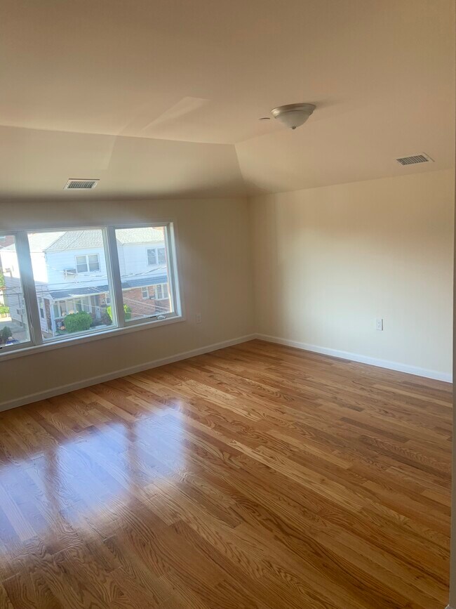 6138 172nd St Unit 3th floor, Fresh Meadows, NY 11365 Apartments in