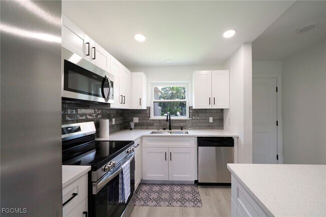 Foto del edificio - 16881 Davis Rd