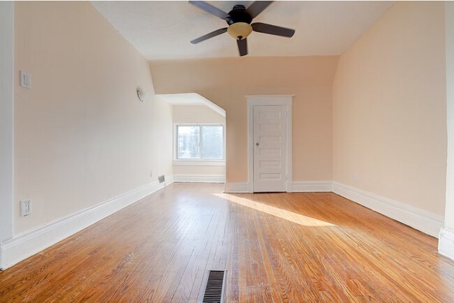 Photo du bâtiment - 13 Bellefair Ave