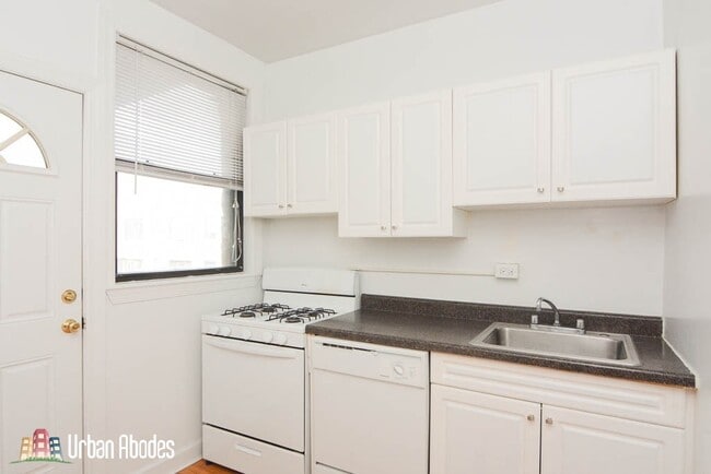 Foto del edificio - 3723 N Pine Grove Ave