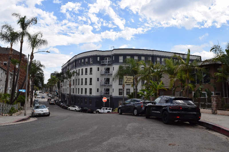 Foto principal - 1807-18011 Grace Ave