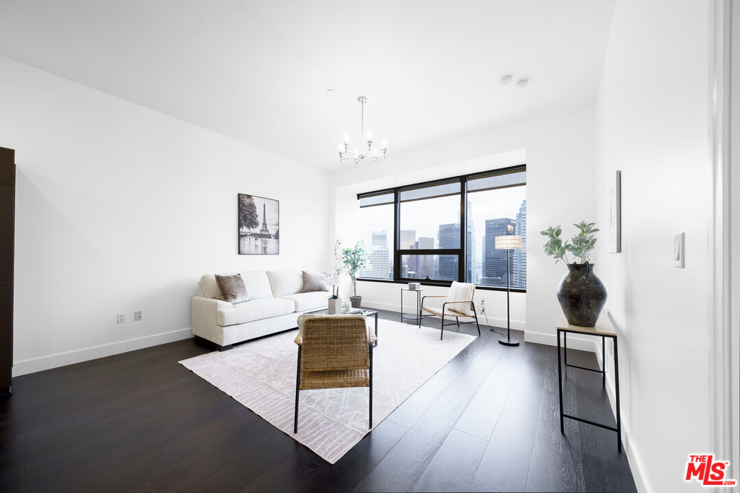 Foto principal - 1100 Wilshire Blvd