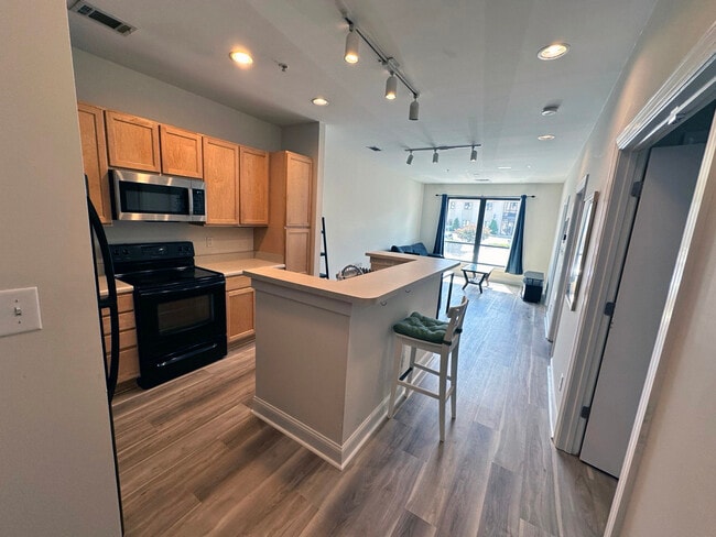Entry View - 411 W Washington St