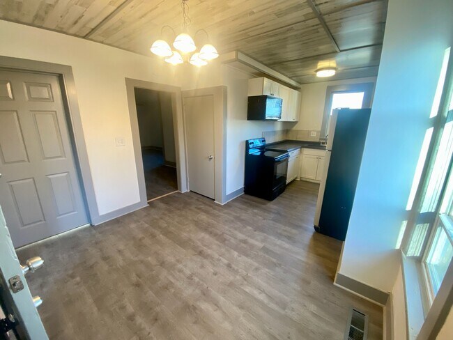Kitchen - 2502 E Hartson Ave