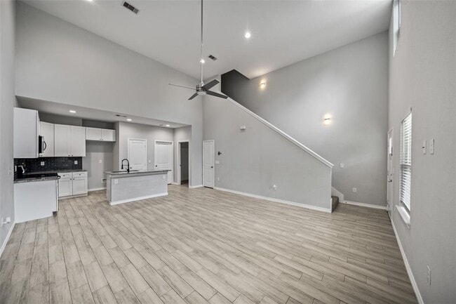 Building Photo - 4006 Frontier Rd