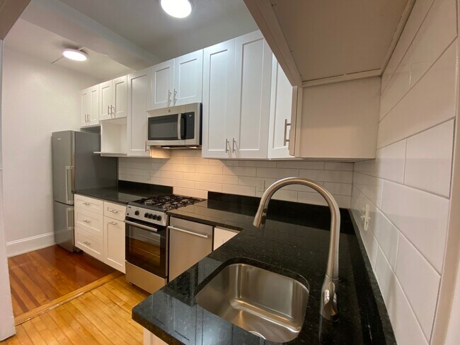 Foto del edificio - 14 Westland Ave