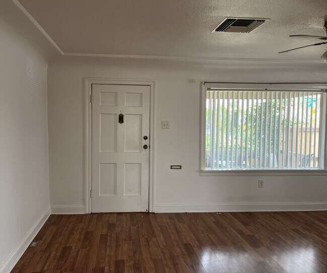 Foto del edificio - 901 Castaic Ave
