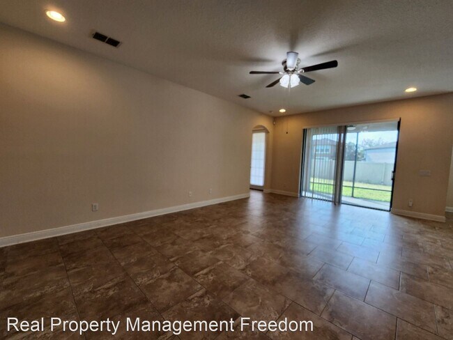 Foto del edificio - 5 br, 3 bath House - 11621 Palmetto Pine St
