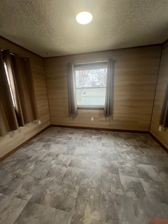 Building Photo - 8628 Chapp Ave