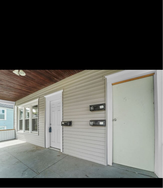 Building Photo - 40 Roberts St