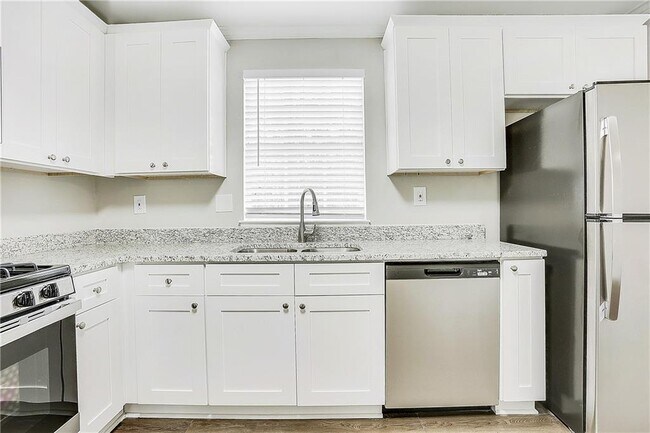 Foto del edificio - 450 Maid Marion Ln