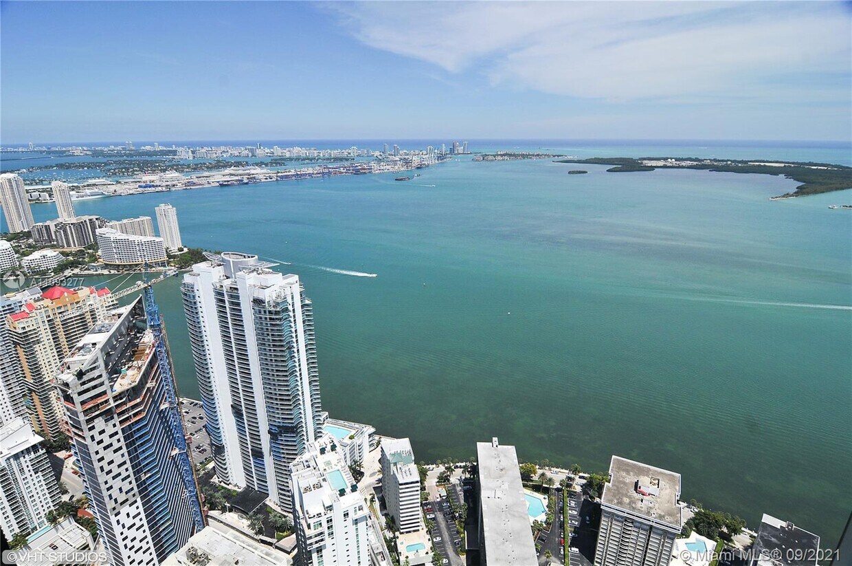 Primary Photo - 1425 Brickell Ave