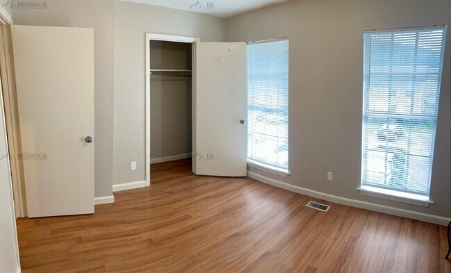 Foto del edificio - 205 Marinawoods Dr SE