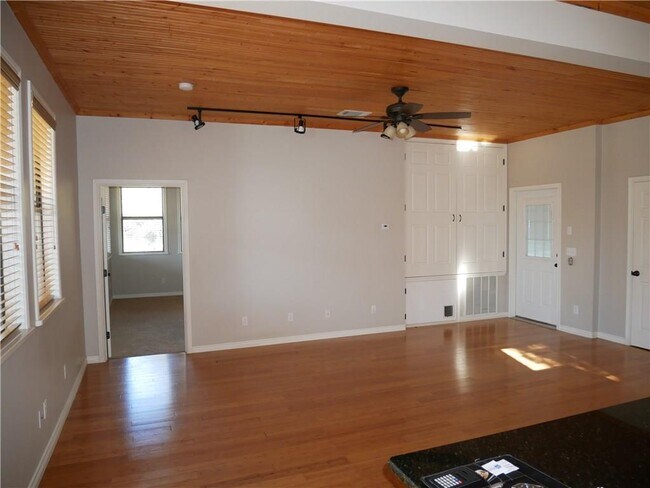 Foto del edificio - 16216 Stewart Rd