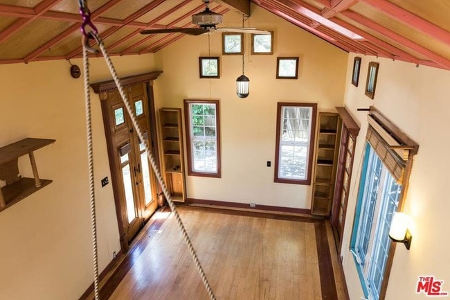 Guestroom - 3864 Girard Ave
