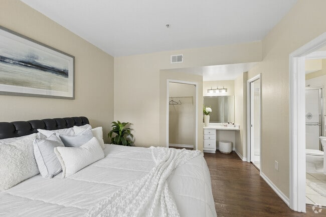 Westchase 2BR, 2BA - 1,037SF - Bedroom - Westbury at Lake Brandon