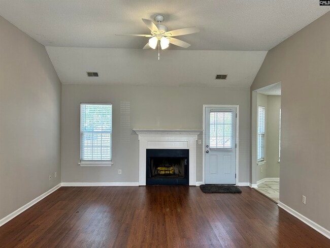 Building Photo - 405 Beech Glen Dr