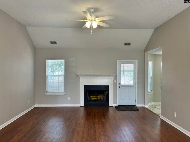 Foto del edificio - 405 Beech Glen Dr