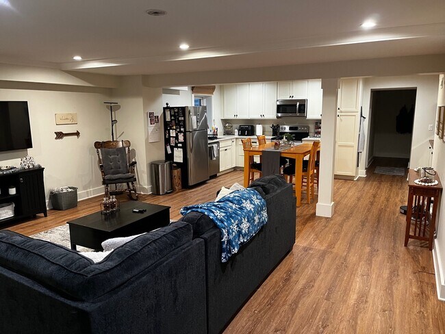 Foto del edificio - 1407 W Cossitt Ave