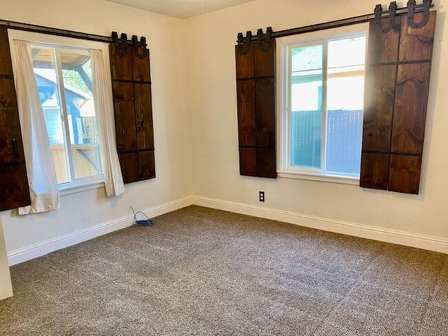 Foto del edificio - $1,950 Butler & Orange, Charming 2 Bed wit...