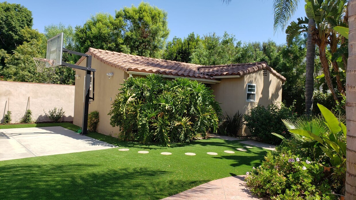 5118 Bluebell Ave, Valley Village, CA 91607 House Rental in Valley