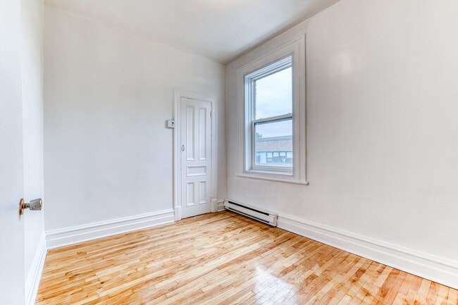 Building Photo - 3514 Rue Sainte-Émilie