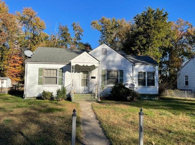 Building Photo - 3 bed house in Henrico County! Alle electric, Central HVAC, large yards, laundry Rva North side!