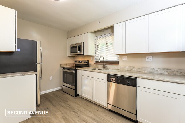 Building Photo - 2015 Plainview Ave