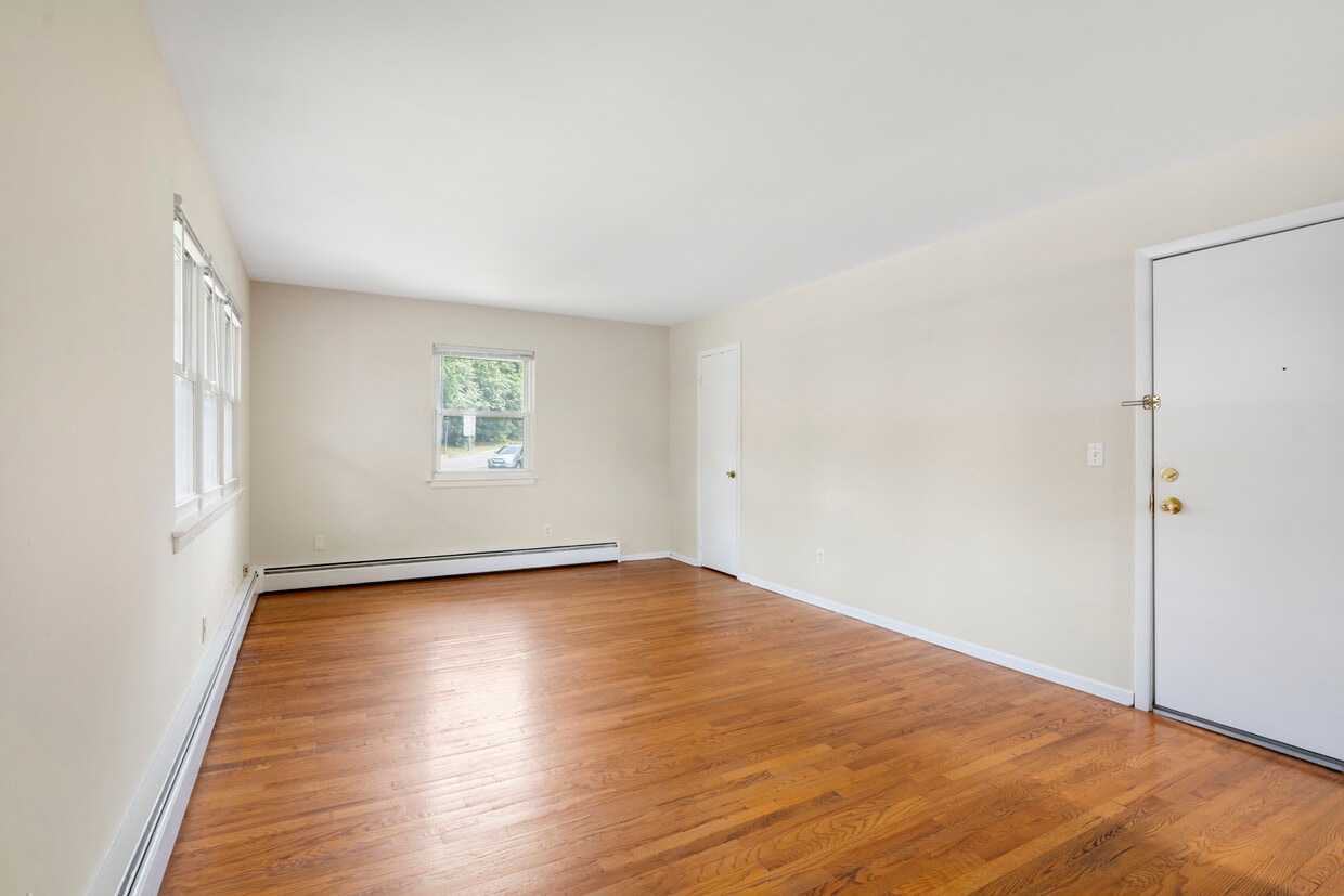 325 Grantwood Blvd Unit 6B, Palisades Park, NJ 07650 Condo for Rent