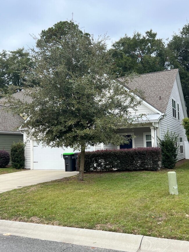 Building Photo - Walk to the Beach from this Hilton Head Home!