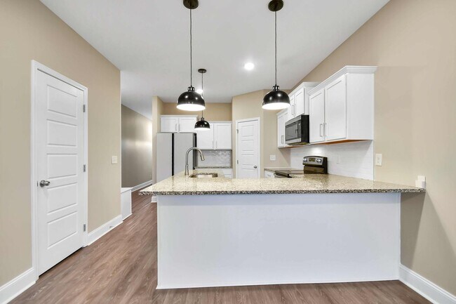 Foto del edificio - Two Bedroom Townhouse!