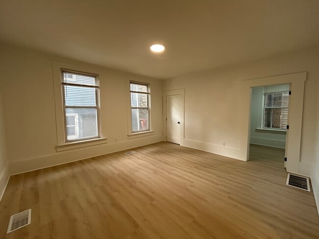 Foto del edificio - 2301 N Leavitt St