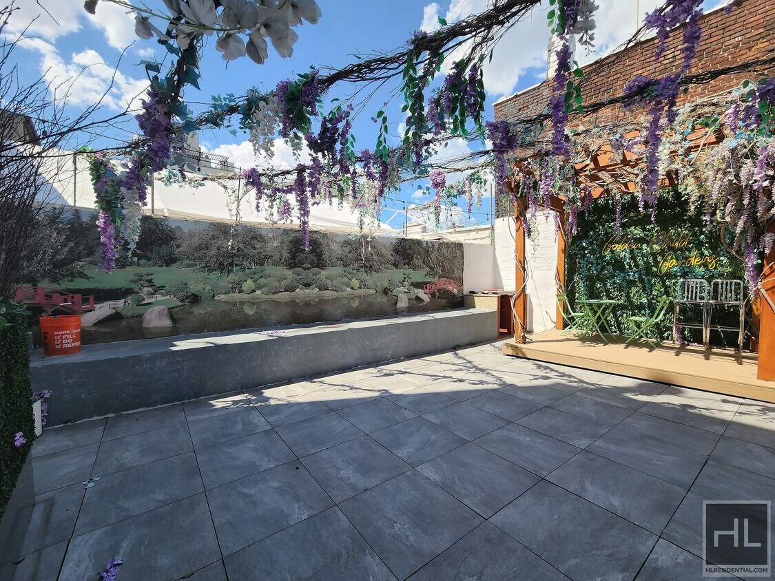 WELLING COURT Room for Rent in Queens, NY