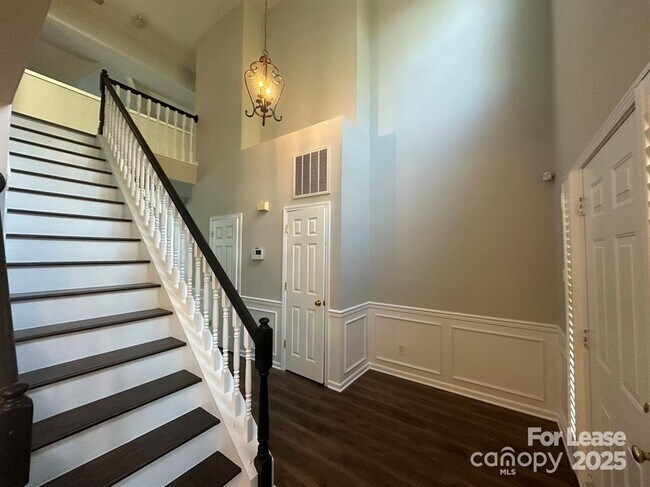 Foto del edificio - 8712 Fieldcroft Dr